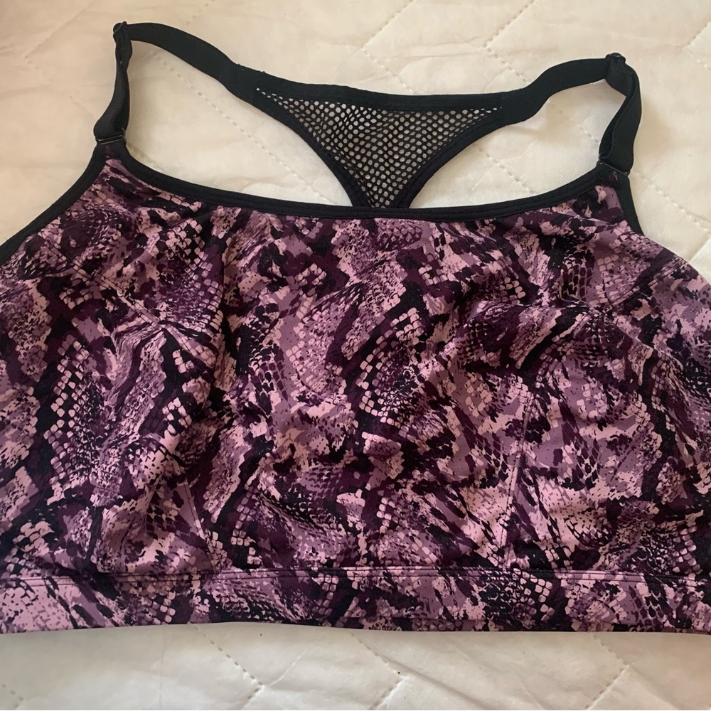 Livi Active sports bra. Size 28
